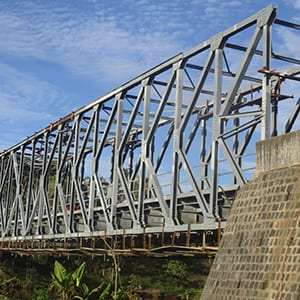 Travaux de réparation du pont d’Analabe au PK 108+900 de la RN12 à la sortie de la ville de Manakara, Région Vatovavy Fitovinany, MTP